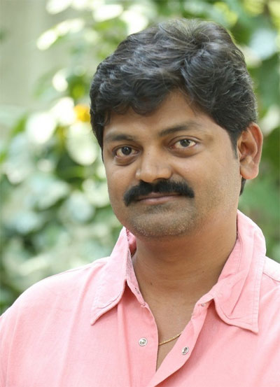 vijaykumar konda,director,attack,love marriage,gundejaari gallanthayinde director  డైరెక్టర్ విజయ్ పై దాడి!